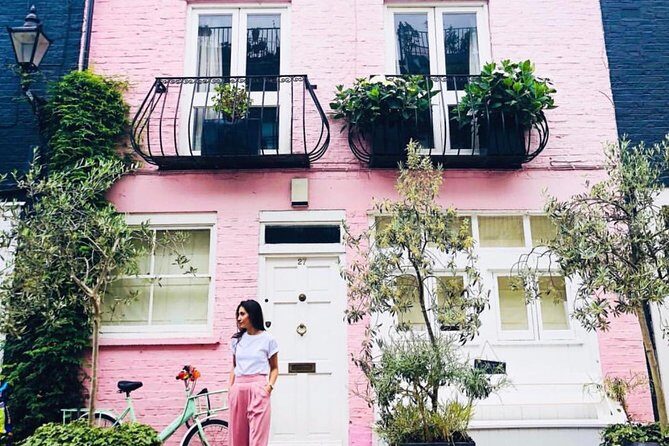 Instagrammable photos in Notting Hill - Posing help that actually makes photos look natural