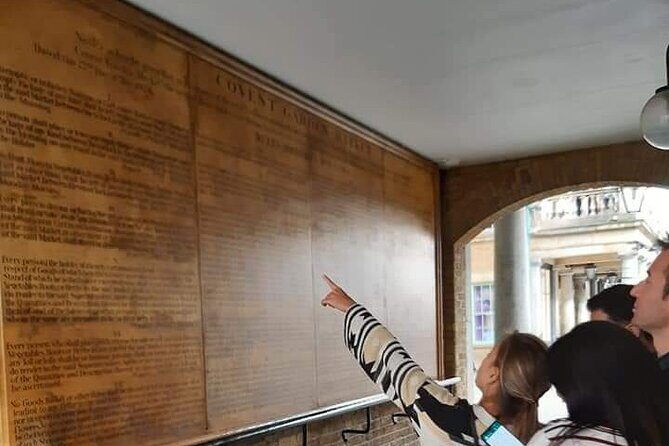 Interactive Treasure Hunt Experience - Central London's Secrets - Pub stops and food: enjoy the vibe, manage expectations