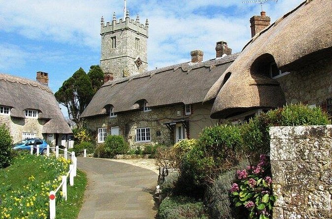 Isle of Wight - Day Tour from Portsmouth including Ferry Crossing - Guides and the day’s vibe: what you can expect