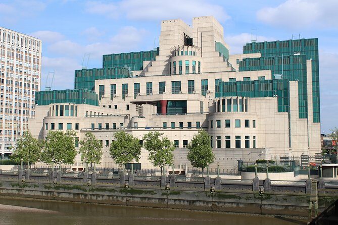 James Bond Film Location Walking Tour in London - Key points to know before you go