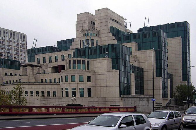 James Bond Private Tour - The Film-Spot Roadmap: MI6 Areas, Safe Houses, and Bond Doors