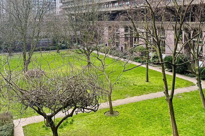 Jewish History Walking Tour in London - Stop 1: The medieval Jewish cemetery site at the start
