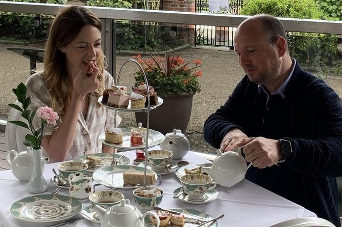 Kensington Palace VIP Garden Tour with Royal High Tea - Round Pond and the Queen Caroline connection: the classic centerpiece