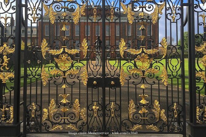 Kensington Private 4h Tour Including The Victoria & Albert Museum - Kensington + the V&A: why this route makes sense