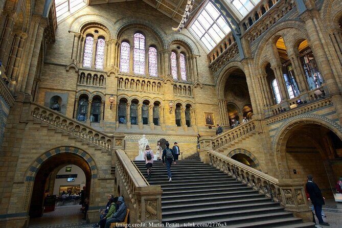 Kensington Private 4h Tour Including The Victoria & Albert Museum - Diana Princess of Wales Memorial Walk: a short stop with strong presence