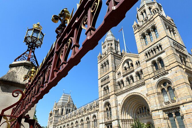 Kid-Friendly Natural History Museum & Dinosaurs Private Guided Tour in London - Hintze Hall: the blue whale skeleton moment kids remember
