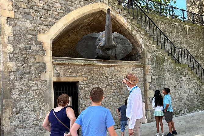 Kid-Friendly Private Tower of London Tour with Blue Badge Guide - Timing, breaks, and the outdoor reality of the Tower