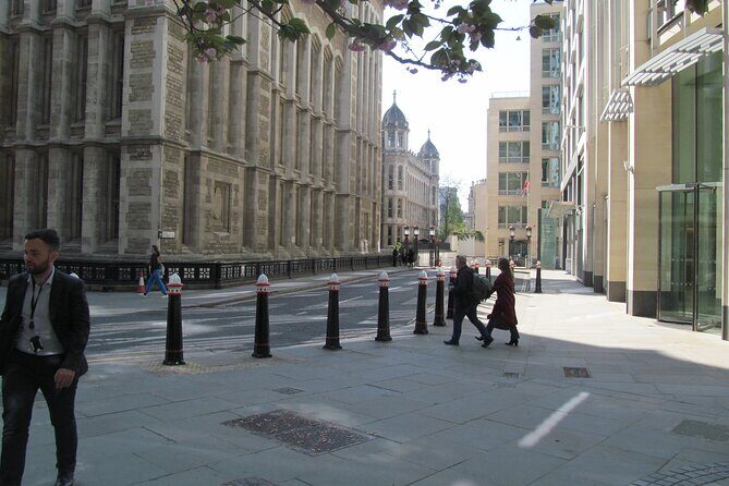 Law in London Private Tour - Inner Temple and Middle Temple grounds: gardens, fountains, and legal tradition