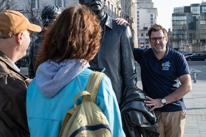 Liverpool: Beatles and Cavern Quarter Walking Tours - Queen Victoria Monument and Derby Square start: getting oriented fast