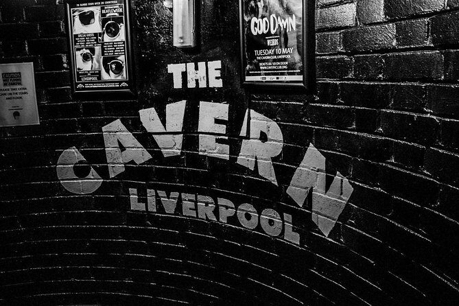 Liverpool's Best Craft Drinks & Pub Food With A Local: Private & Personalized - Stop 4: Waterfront pubs and the night-lights mood