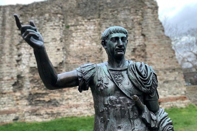 Londinium's Footprint: Explore London's Roman wall on a self-guided audio tour - The WW1 hero honoring an ancient Emperor stop: how the guide ties distant time periods together