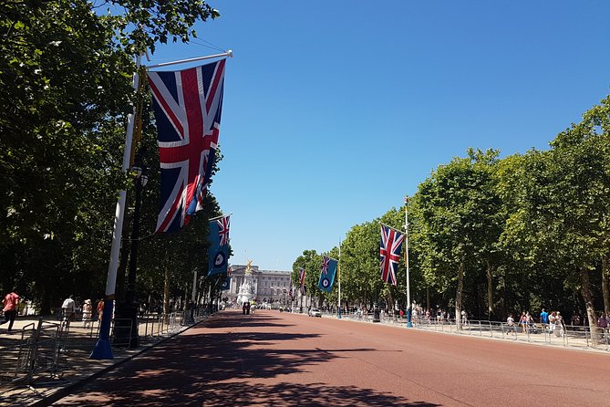London 30 Top Sights with Fun Local Guide - Trafalgar Square and Whitehall: Nelson’s Column to Downing Street vibes