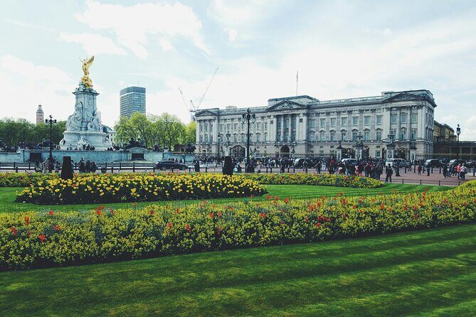 London 4 Hour Private Car Tour Hotel Pick Up and Drop Off - From Royal Albert Hall to Kensington Gardens: the start that looks fancy