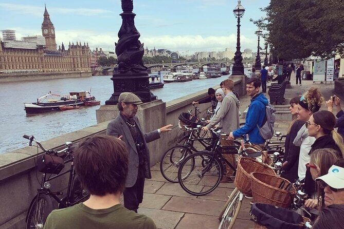 London Bike Tour: Landmarks, Secret Gems, Pub Stop & Street Art - Lambeth Palace to Big Ben: fast views with the right kind of context