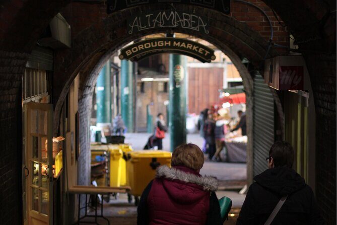 London Bridge Ghost Walking Tour - Golden Hinde, Queen, and the Devil: the myth-bending stop