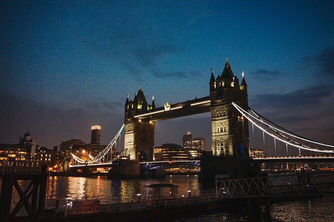 London By Night Black Taxi Tour - Buckingham Palace Area Stop: The Early Days Before the Icon