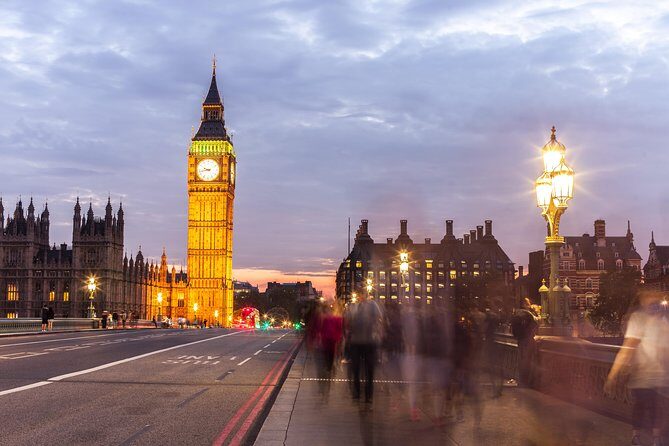 London by Night Independent Sightseeing Tour with Private Driver - Independent sightseeing vs a narrated guide