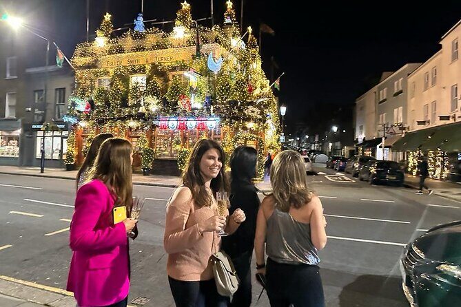London by Night Taxi Tour - Buckingham Palace and the Victoria Memorial glow
