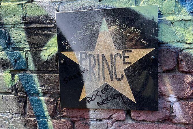 London Camden Rock Music Walking Tour - Breaks inside pubs: a smarter pace for a walking tour