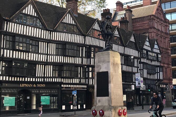 London Charles Dickens Puzzle Questo and Self-Guided Tour - Staple Inn (1585): wool taxes, the Great Fire, and wartime repairs