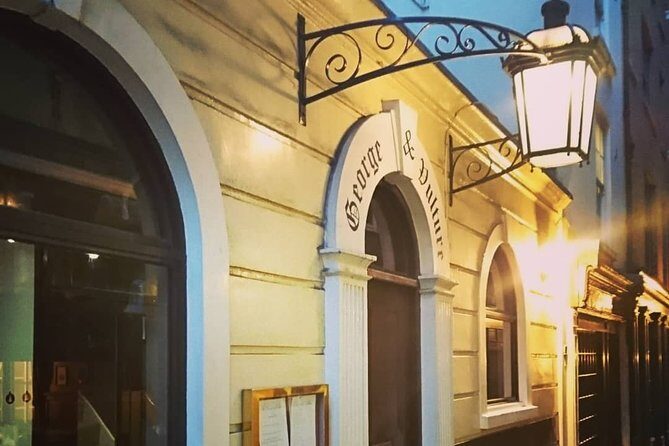 London Christmas Carol & Charles Dickens Small Group Walking Tour - Temple Station Start: The Walk That Maps the Story