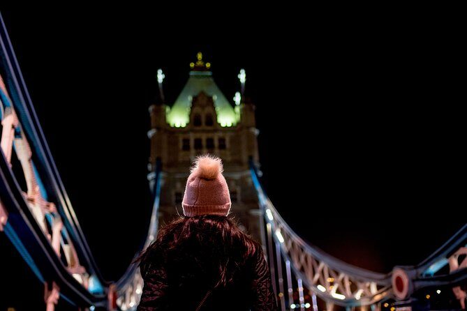 London Christmas Eve With 3 Course Dinner and Midnight Mass - London Christmas Eve by coach: Victoria to Trafalgar Square
