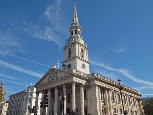 London Christmas Eve With 3 Course Dinner and Midnight Mass - Dinner: three courses, prosecco (or juice), and staying warm