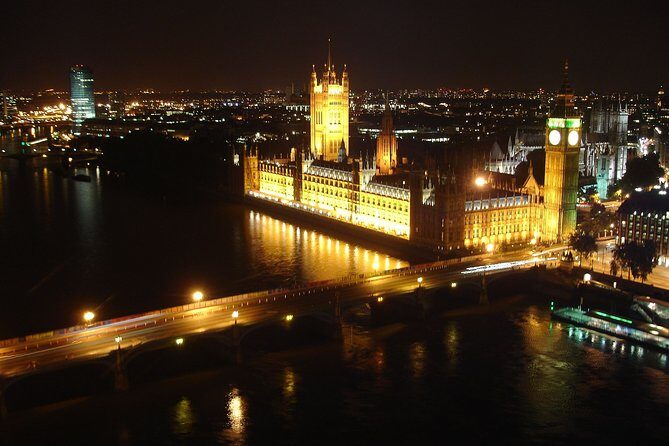 London Christmas Eve With 3 Course Dinner and Midnight Mass - The lit-up landmarks you’ll see along the way