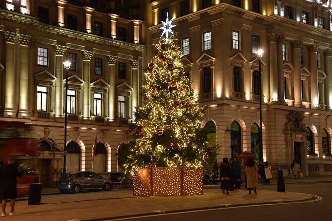 London Christmas Lights Private Walking Tour - Covent Garden and the Strand: street performers, big stories, and first light photos