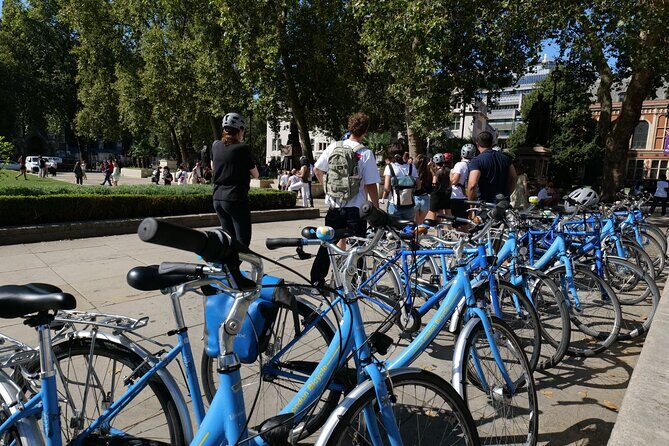 London Classic Landmarks Bike Tour with Local Guide - St Paul’s, Cleopatra’s Needle, and the London Eye finish line