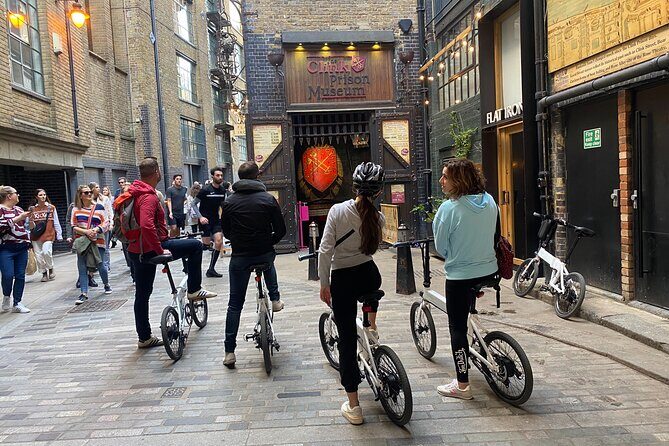 London E-Bike tour & Borough market - Shakespeare’s Globe: replica views and the real site feeling