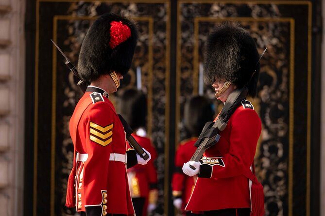 London Essential 2 hour introductory Walking Tour With a Londoner - Buckingham Palace gates to Clarence House: royal details you can spot later