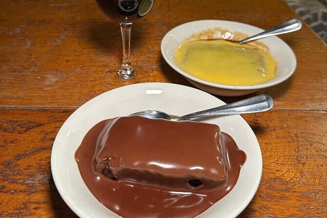 London: Food Treasure Hunt and Walking Tour - Pub lunch stop: traditional English comfort food