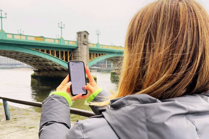 London: Food Treasure Hunt and Walking Tour - Founders Arms start point and the phone setup that matters