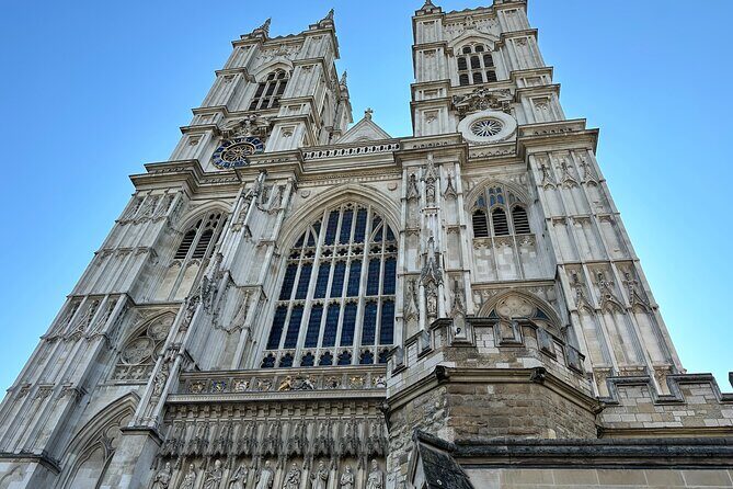 London for Kids Full Day with Westminster Abbey & Tower of London - Trafalgar Square reset: a quick breather with iconic landmarks