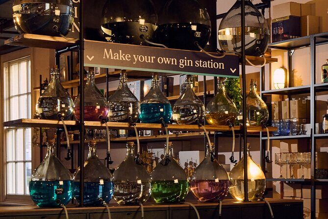 London: Gin Lab - Make your own gin - Building your custom gin: mixing with real guidance