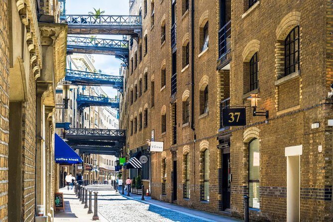 London Gin Safari: A Spirited, Juniper-Fuelled Jaunt - Entering London by bike: meeting at Hercules Road