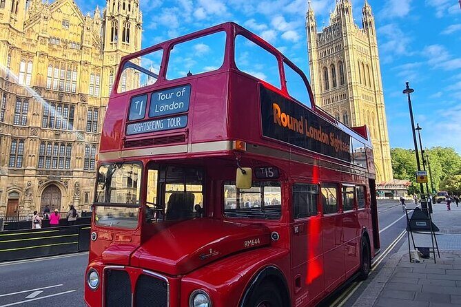 London: Guided Sightseeing Tour on a Vintage Open-Top Bus - The guides: humor, energy, and advice that actually helps