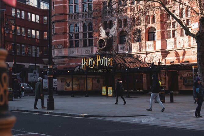 London: Harry Potter Movie Locations Magical Guided Tour - Starting at Trafalgar Square: quick orientation before the movie hunt