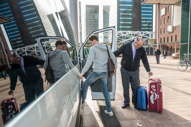 London Heathrow Airport Arrival Transfer (Airport to Southampton Hotel or Address) - Luggage Rules That Matter at Airport Time