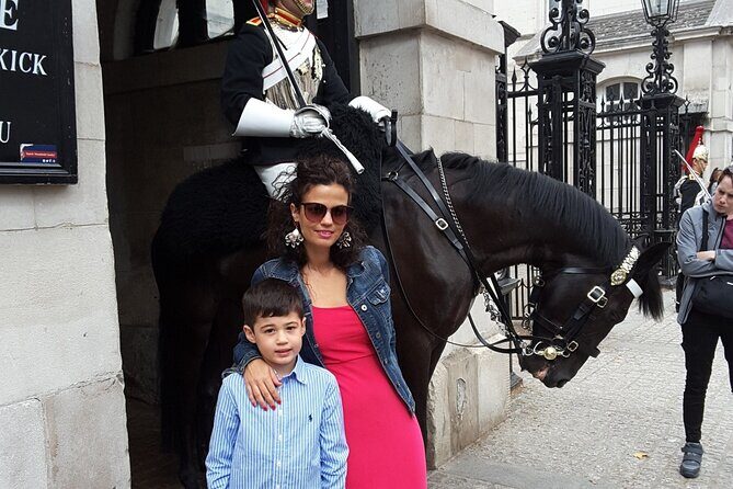London Highlights Family-Friendly Walking Tour with Top Guide - The route’s “family math”: 3 hours, about 1 mile on foot
