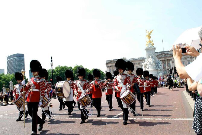 London In One Day Tour with Thames River Cruise - Trafalgar Square, Then the City of London Panoramic Drive