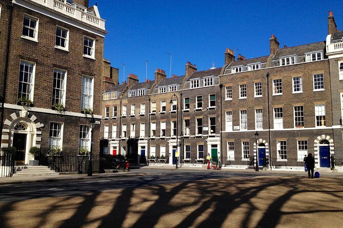 London Literary Private Walking Tour Of Bloomsbury - Stop-by-stop: from Bloomsbury gardens to peace-linked squares