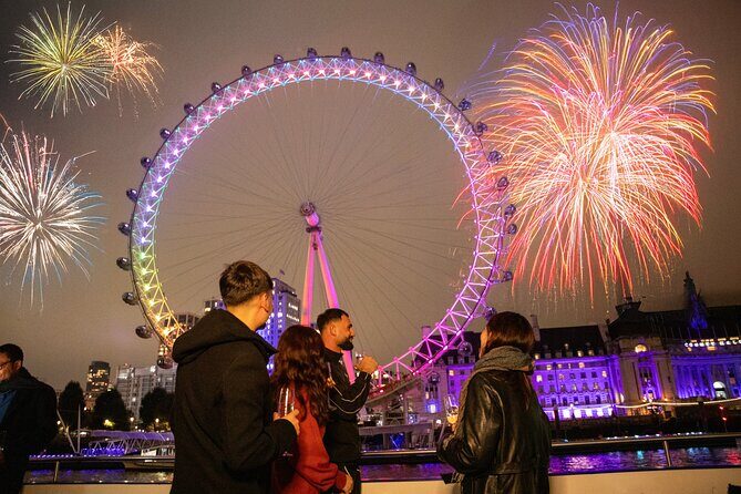 London New Year's Eve Dinner Cruise - St Paul’s dome and the fireworks: where the night turns into a spectacle