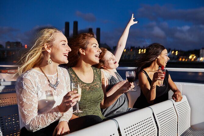 London New Year's Eve Dinner Cruise - Music, dancing, and the party mood onboard