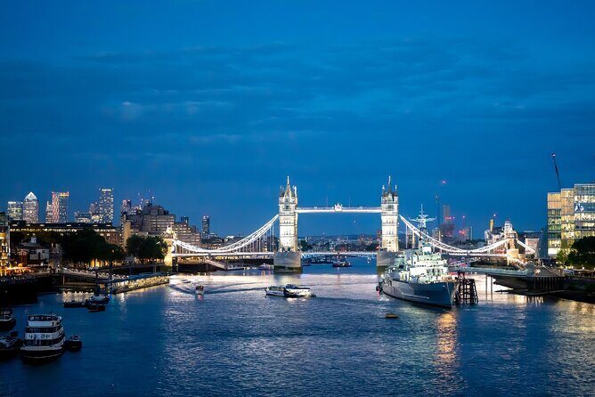 London Night Tour See the City Lights - The route in detail: from entertainment signs to the Parliament clock glow
