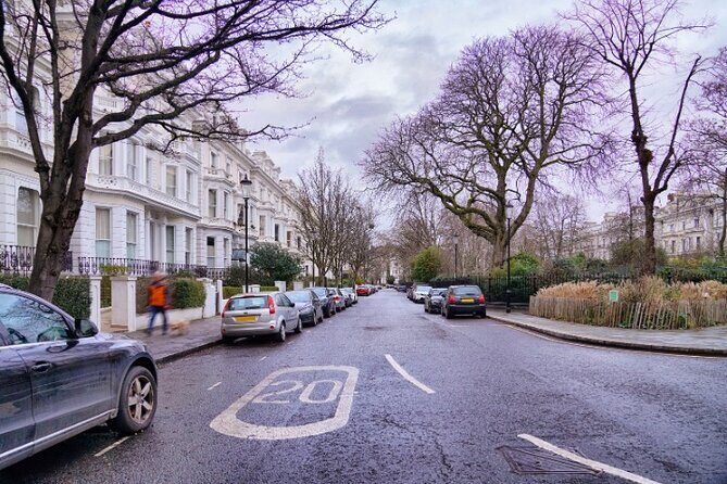 London: Notting Hill Self-Guided Walking Tour with an APP - Portobello Road Market: where you should slow down (and when)