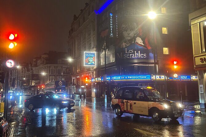 London Private Black Cab Night Tour with Hotel Pick Up - Big Ben, Buckingham Palace, Westminster Abbey, and the Parliament river glow