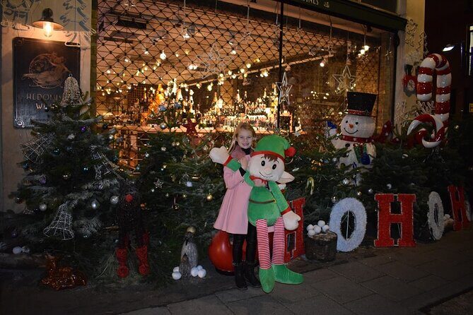 London Private Christmas Lights Taxi Tour with Pick Up - Covent Garden: Photo Stops Plus Real-Life Holiday Wandering