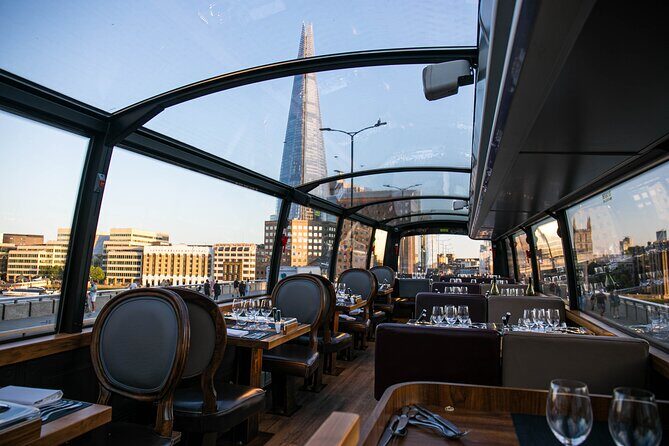 London Scenic Lunch Tour: A Gastronomic Adventure - Service on Board: Staff Names, Clean Facilities, and Group Size